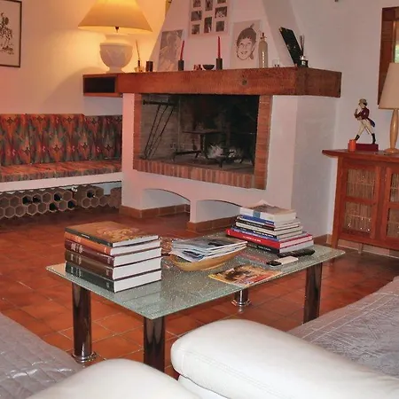 Four-bedroom Holiday In Suarella *